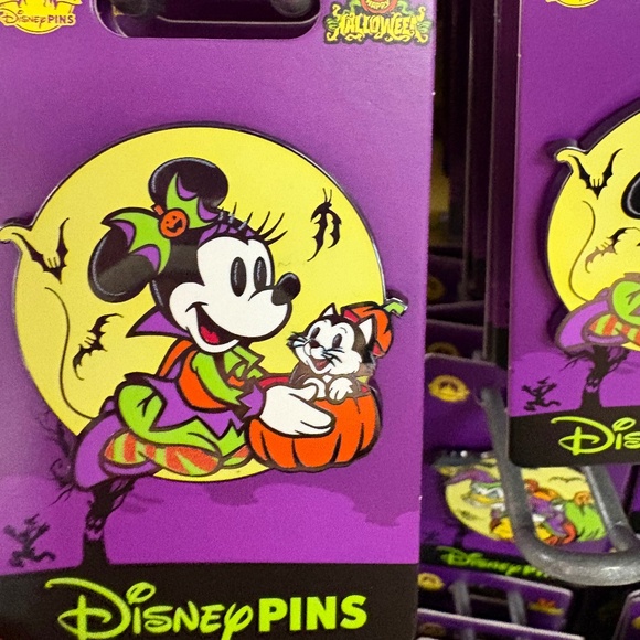 NEW Limited Disney Parks Authentic Minnie Cat Pumpkin Halloween trading pin